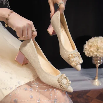 עקבים גבוהים נשים נעלי אביב גרסה קוריאנית פנינה אבני חן מחודד בוהן נעלי נשים שמנמן עקבים משאבות Zapatillas Mujer